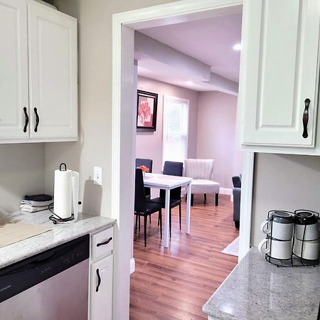 Apartment With Brand New Furniture And Large Parking เวสต์เซเนกา ภายนอก รูปภาพ