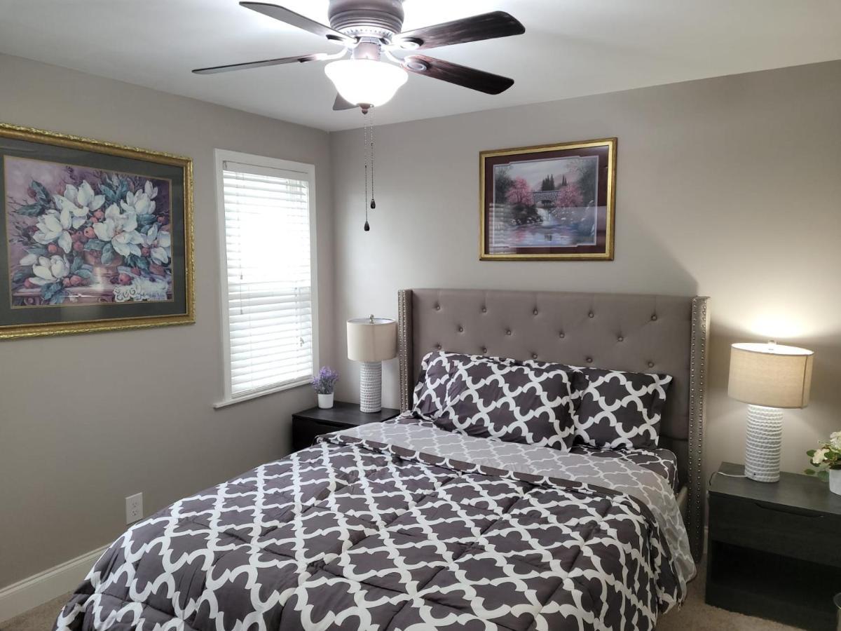 Apartment With Brand New Furniture And Large Parking เวสต์เซเนกา ภายนอก รูปภาพ