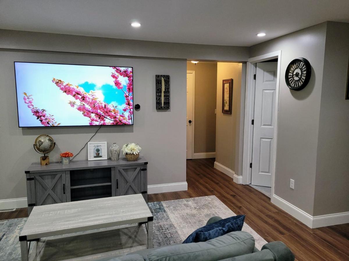 Apartment With Brand New Furniture And Large Parking เวสต์เซเนกา ภายนอก รูปภาพ