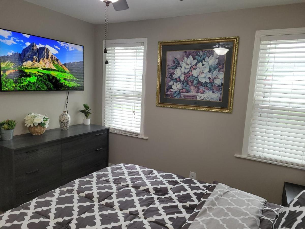 Apartment With Brand New Furniture And Large Parking เวสต์เซเนกา ภายนอก รูปภาพ