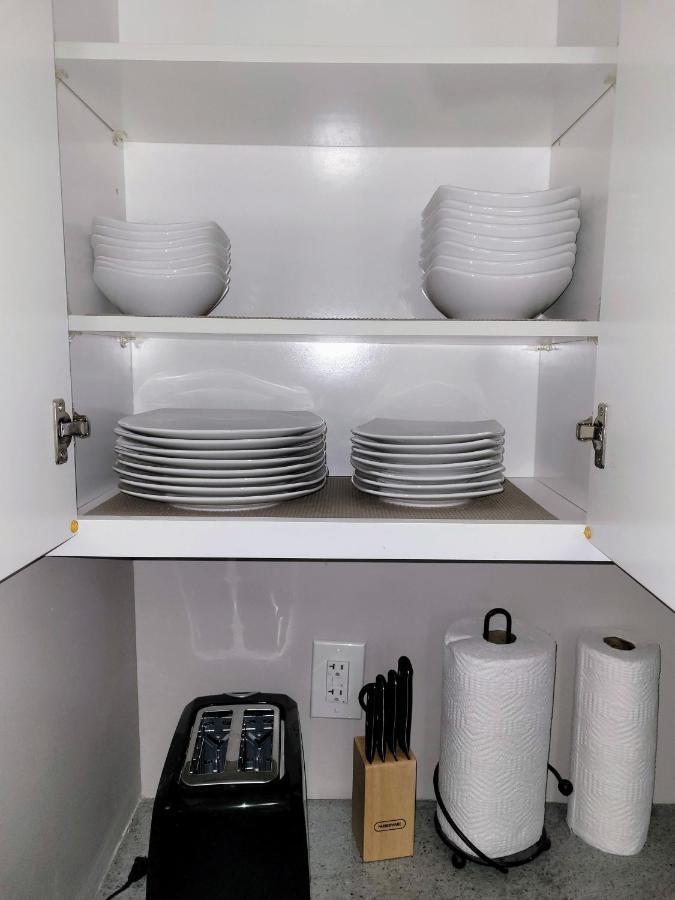 Apartment With Brand New Furniture And Large Parking เวสต์เซเนกา ภายนอก รูปภาพ
