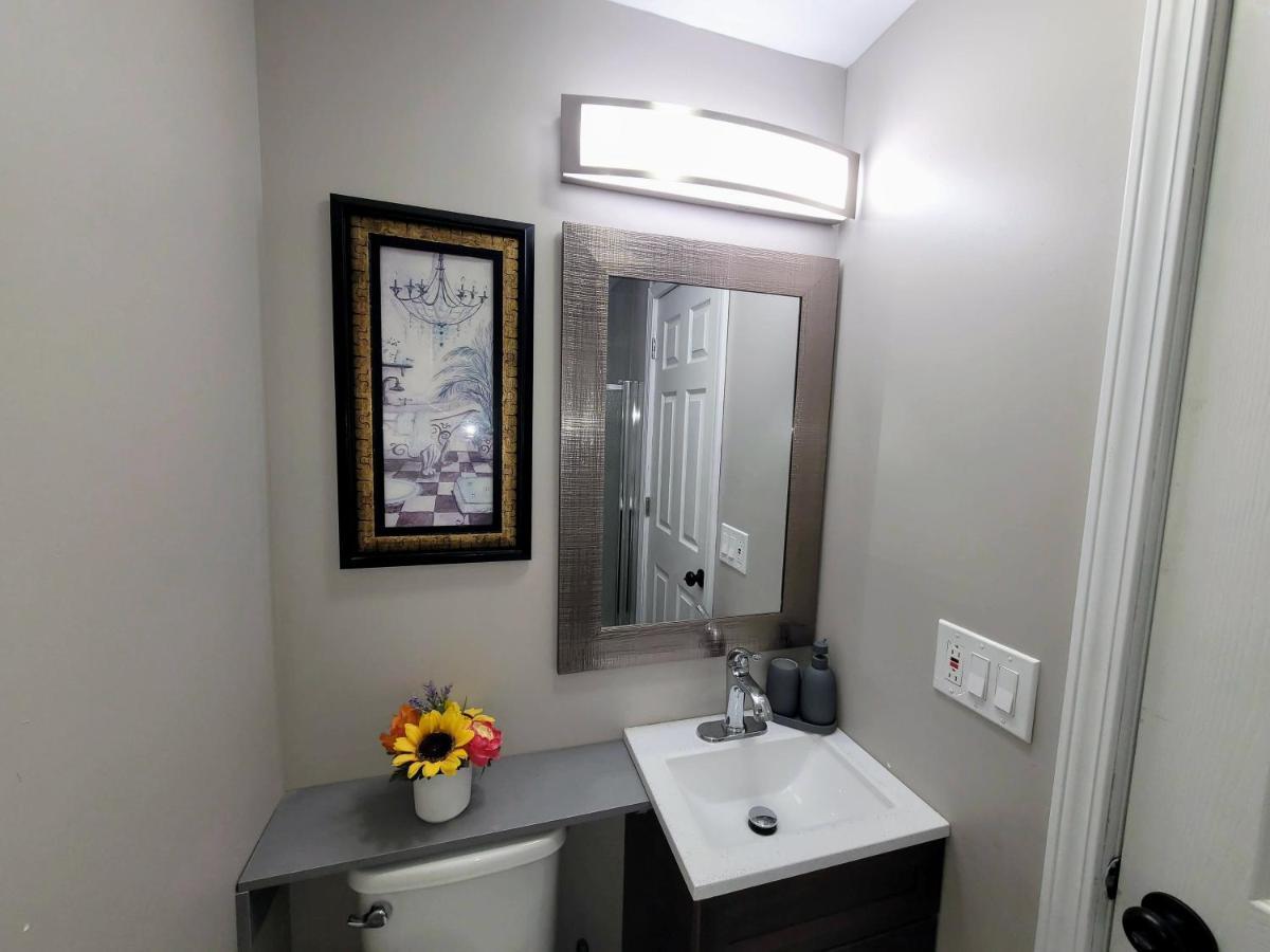 Apartment With Brand New Furniture And Large Parking เวสต์เซเนกา ภายนอก รูปภาพ