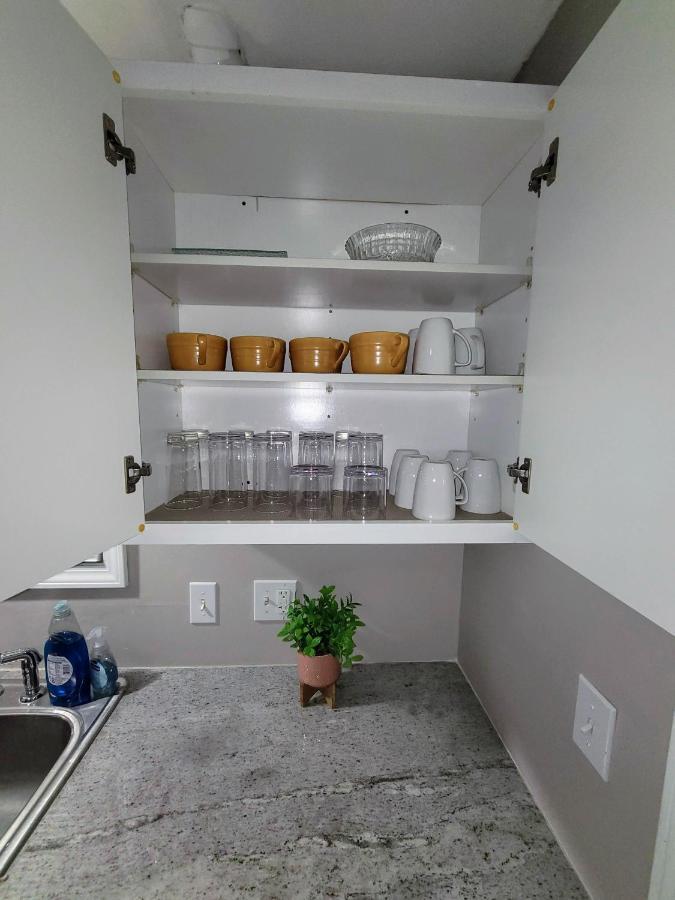 Apartment With Brand New Furniture And Large Parking เวสต์เซเนกา ภายนอก รูปภาพ