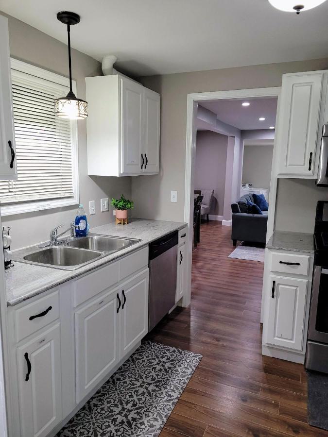 Apartment With Brand New Furniture And Large Parking เวสต์เซเนกา ภายนอก รูปภาพ