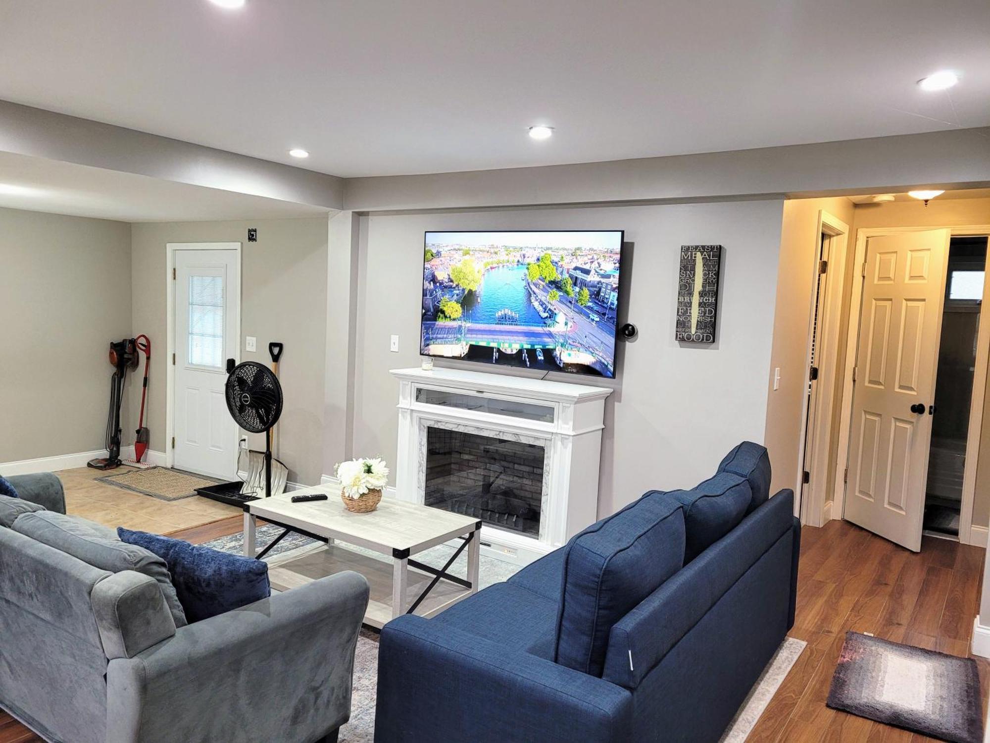 Apartment With Brand New Furniture And Large Parking เวสต์เซเนกา ภายนอก รูปภาพ