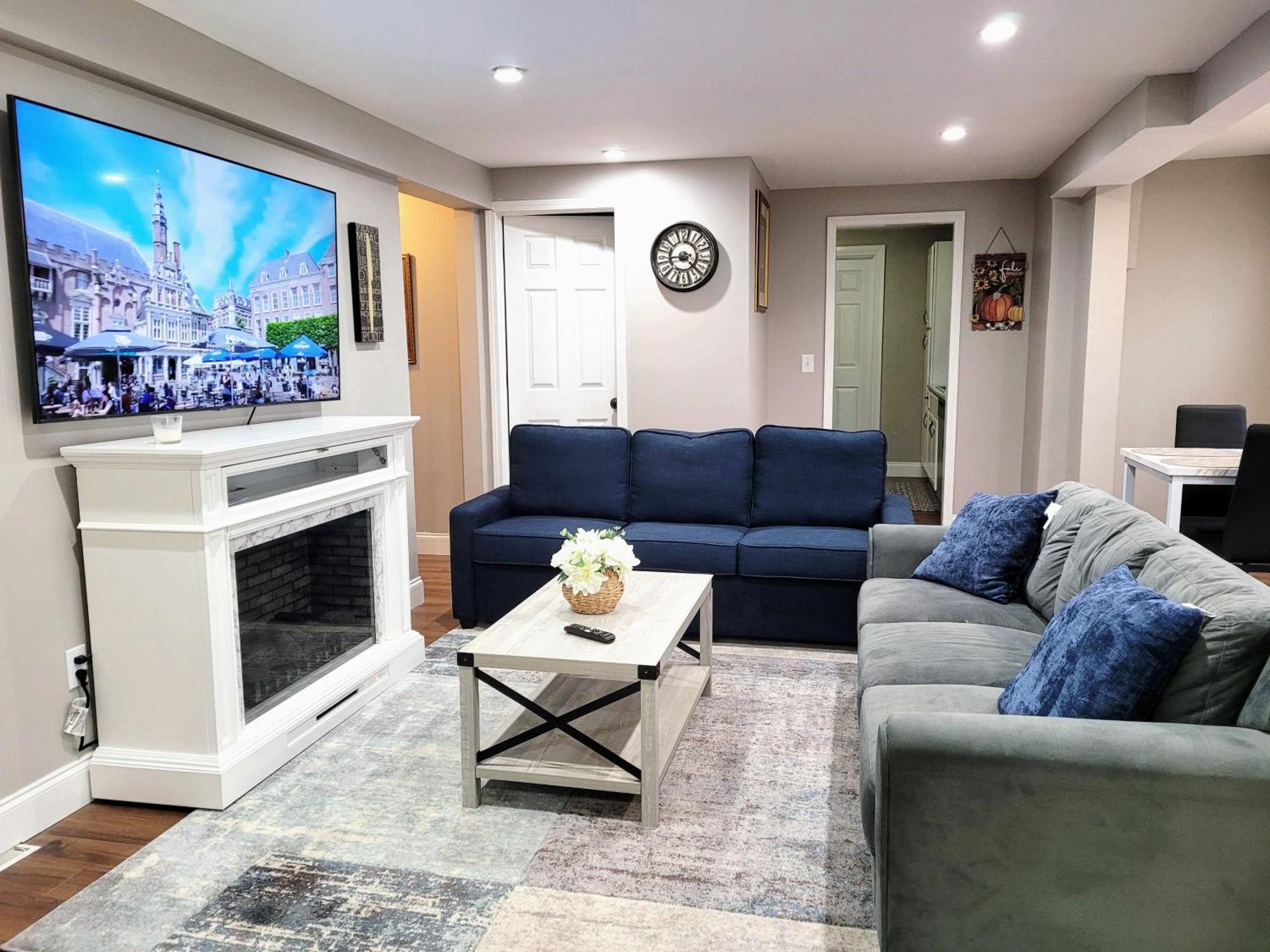Apartment With Brand New Furniture And Large Parking เวสต์เซเนกา ภายนอก รูปภาพ